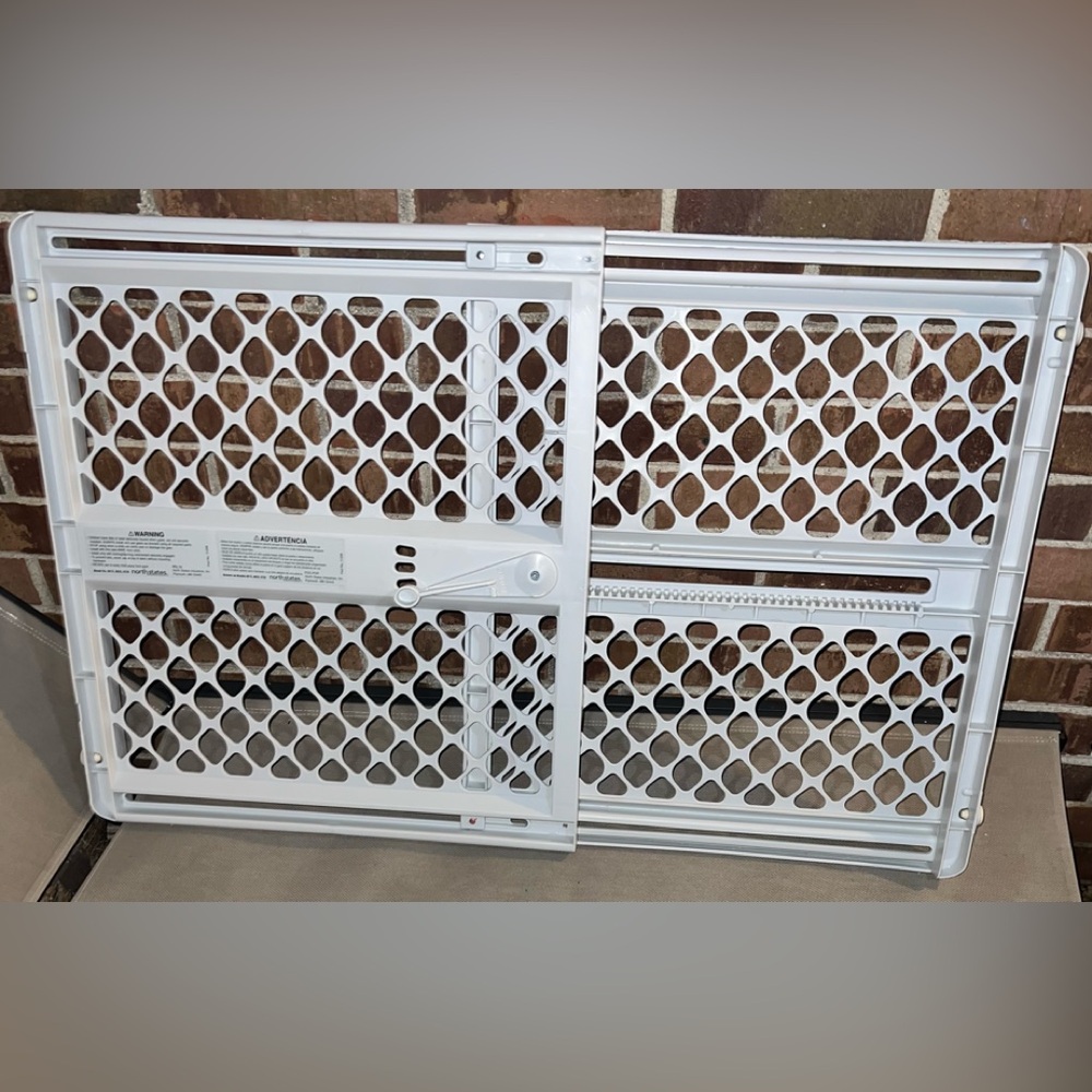 Safety Gate nearly 26” in ht and 40 1/2” in extendable width. Great condition